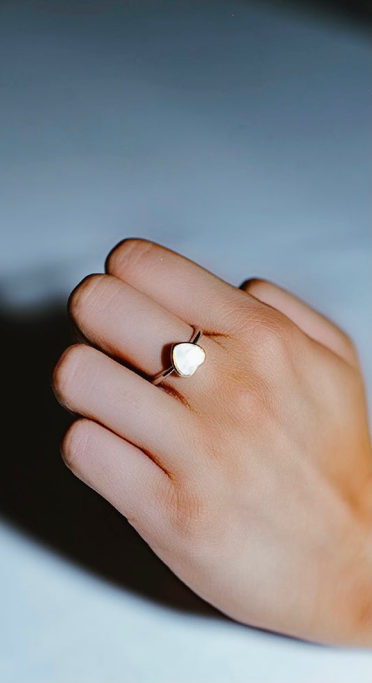 Anillo corazón madreperla